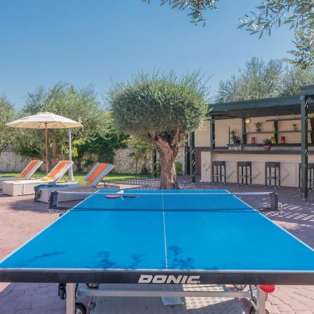 Astarte Villas - Istar Villa With Tennis Court Makhairádhon Екстериор снимка