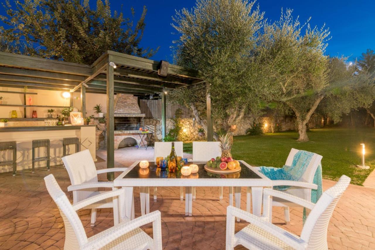 Astarte Villas - Istar Villa With Tennis Court Makhairádhon Екстериор снимка