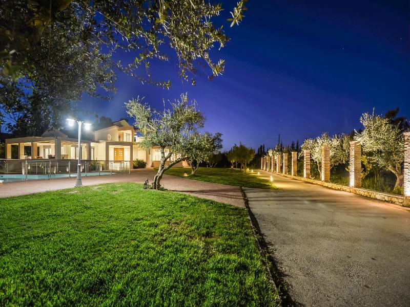 Astarte Villas - Istar Villa With Tennis Court Makhairádhon Екстериор снимка