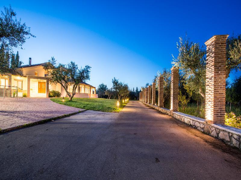 Astarte Villas - Istar Villa With Tennis Court Makhairádhon Екстериор снимка