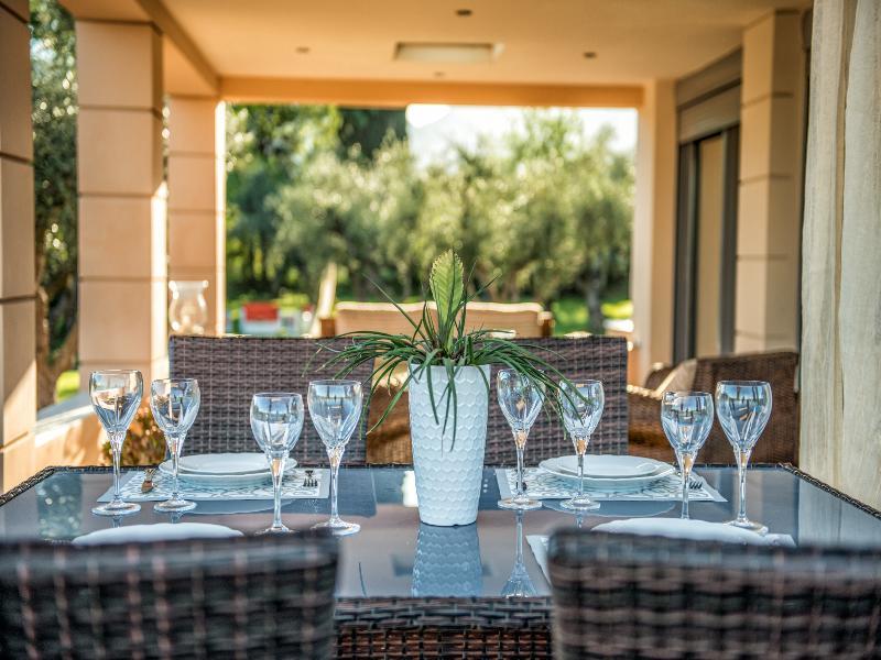 Astarte Villas - Istar Villa With Tennis Court Makhairádhon Екстериор снимка